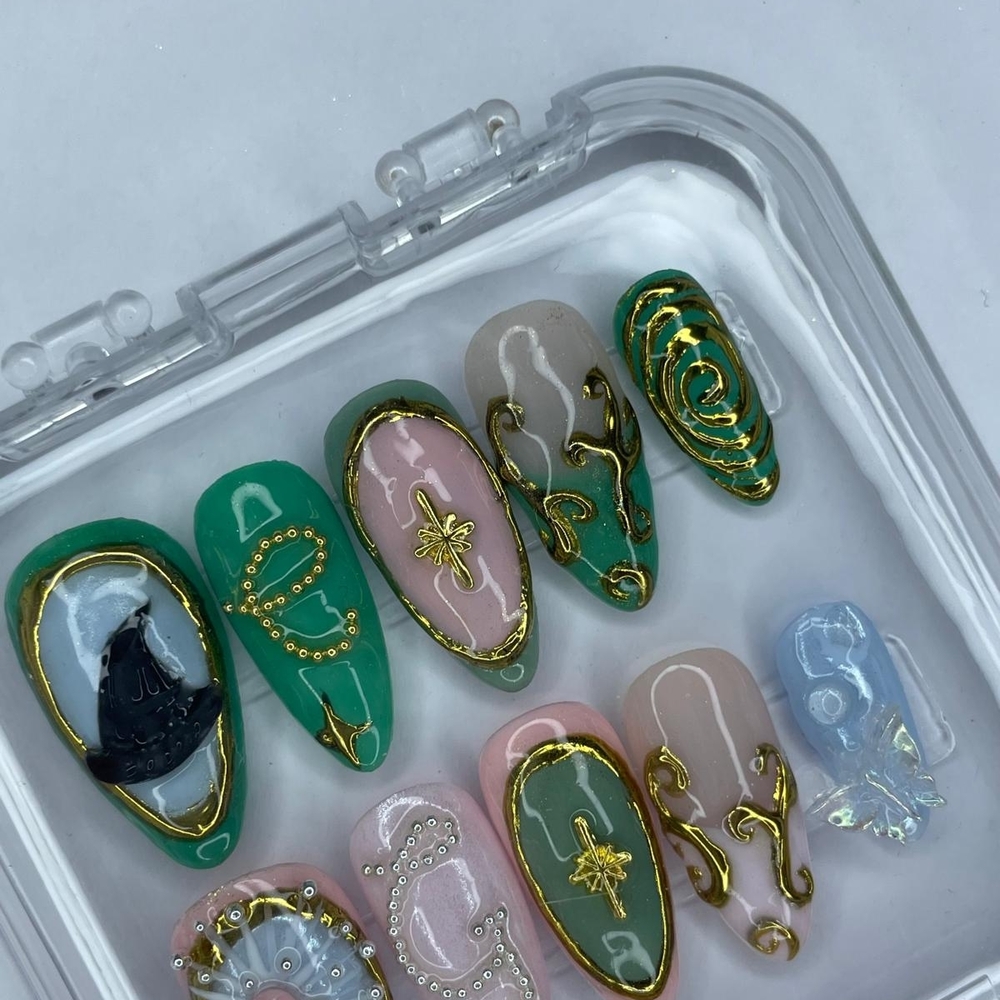 Elegant Gold and Green Nail Art Set - Picture 2 of 5